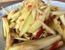 ยำมะกอก มะม่วง ปลากรอบ