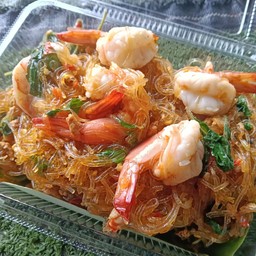 ผัดกระเพราวุ้นเส้นกุ้ง