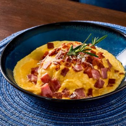 ข้าวไข่ข้นแฮมเบคอน