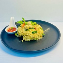 ข้าวผัดเขียวหวานไก่/หมู/ลูกชิ้นปลา