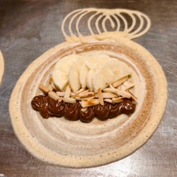 นูเทลล่า + อัลมอนด์ + กล้วยหอม