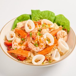 Spicy Noodle Salad with Seafood ยำมาม่ารวมทะเล