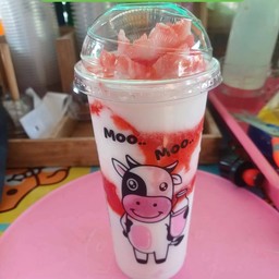 นมสดปั่นราดซอสตรอเบอร์รีร์