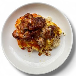 มาม่า รสคาโบนาร่าไก่ทอดราดซอสเกาหลี+ไข่ข้น