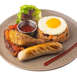 American Fried Rice Platter ข้าวผัดอเมริกันทรงเครื่อง