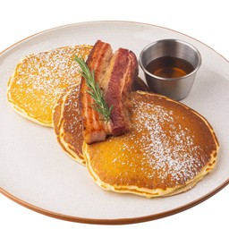 Honey Bacon Pancakes แพนเค้กน้ำผึ้งเบคอน
