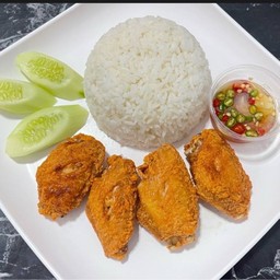 ข้าว ปีกไก่ทอดน้ำปลา