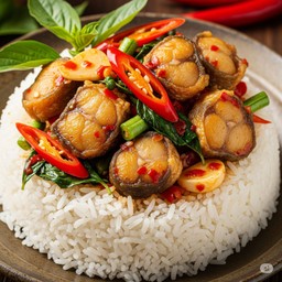 ข้าวพริกแกงปลาดุก+ ไข่ดาว