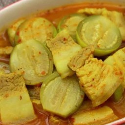 แกงส้มหมูมะเขือ