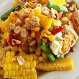 ตำข้าวโพดไข่เค็ม
