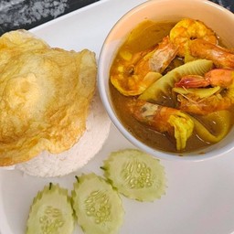 ข้าวแกงส้มกุ้งหน่อไม้ + ไข่เจียว