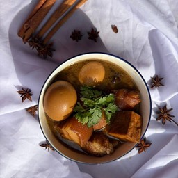 ไข่พะโล้ขาหมู