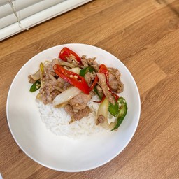 ผัดพริกหยวกหมูราดข้าว
