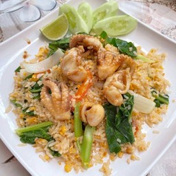 ข้าวผัดปลาหมึก