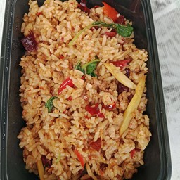 ข้าวคลุกกระเพราหมูสับใส่หน่อไม้