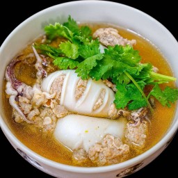 ต้มจืดปลาหมึกยัดไส้หมูสับ