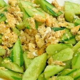 แตงกวาผัดไข่