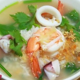 ข้าวต้มกุ้ง + ปลาหมึก