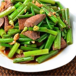 ข้าวผัดดอกหอมตับ