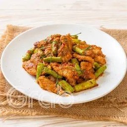 ข้าวพริกแกงหมูกรอบ