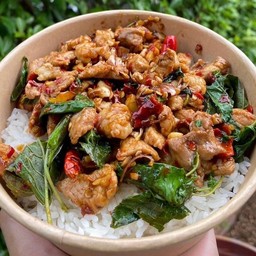 กระเพราพริกแห้ง