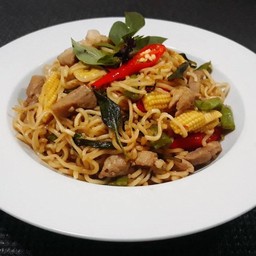 มาม่าผัดขี้เมาไก่