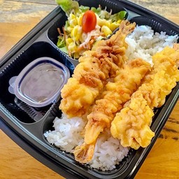 ข้าวญี่ปุ่นหน้ากุ้งเทมปุระทอดราดซอสคัสสึ