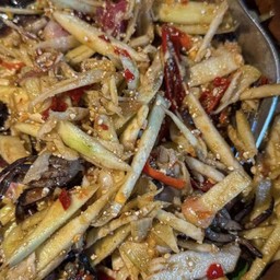 ตำมะม่วงปูปลาร้าข้าวคั่ว