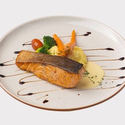 Salmon Steak (160g) สเต็กแซลมอนและมันบด