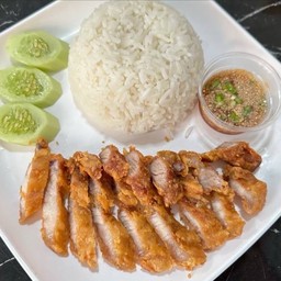 ข้าว หมูสามชั้นทอดน้ำปลา