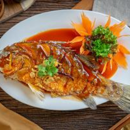 57. ปลากระพงทอดซอสมะขาม