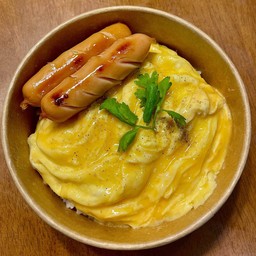 ข้าวไข่ข้น+ไส้กรอกหนังกรอบ