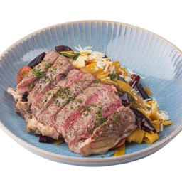 Shoyu&Dried Chili Pasta with Grilled Beef (90-100g) พาสต้าซอสโชยุพริกแห้งเนื้อย่าง