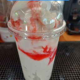 โยเกิตย์ปั่นราดซอสสตรอเบอร์รี่