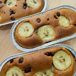 เค้กกล้วยหอม4ชิ้น 100บาท