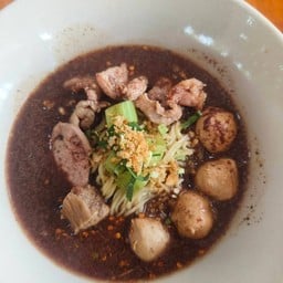 ร้านก๋วยเตี๋ยวเรือนรกแตก ถนนเอกาทศรฐ ถนนเอกาทศรฐ