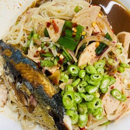 ยำขนมจีนปลาทูหมูยอ