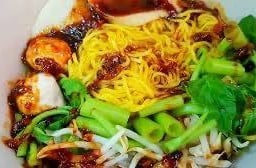บะหมี่คลุกซอสสุดแซ่บ