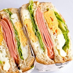 แซนด์วิชโบโลน่า+ไข่