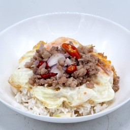 ไข่ดาวสองฟอง น้ำยำหมูสับรสเด็ด