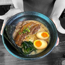 บุตะคะคุนิราเม็ง