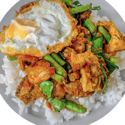 ข้าวผัดพริกแกง