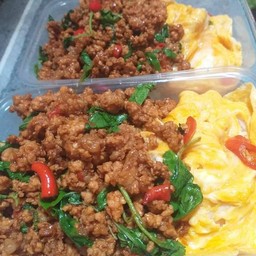 กระเพราหมูไข่ข้น