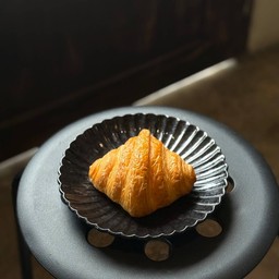 PLAIN CROISSANT