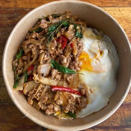 กระเพราหมูสับหน่อไม้ดอง