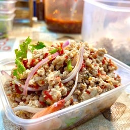 ยำมาม่าหมูสับ