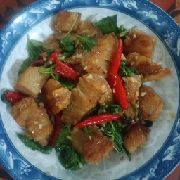 กะเพราหมูกรอบเจ (Vegan )