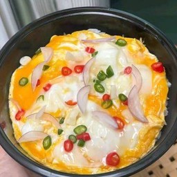 ข้าวหน้าไข่ขยี้น้ำปลาพริก