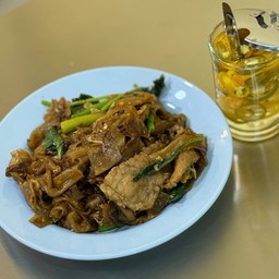 เส้นใหญ่ผัดซีอิ๊ว หมู