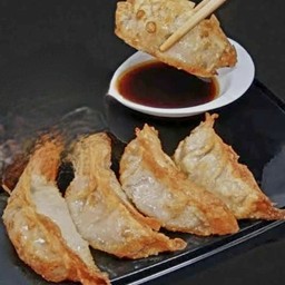 เกี๊ยวซ่าไก่ 5 ชิ้น🥟